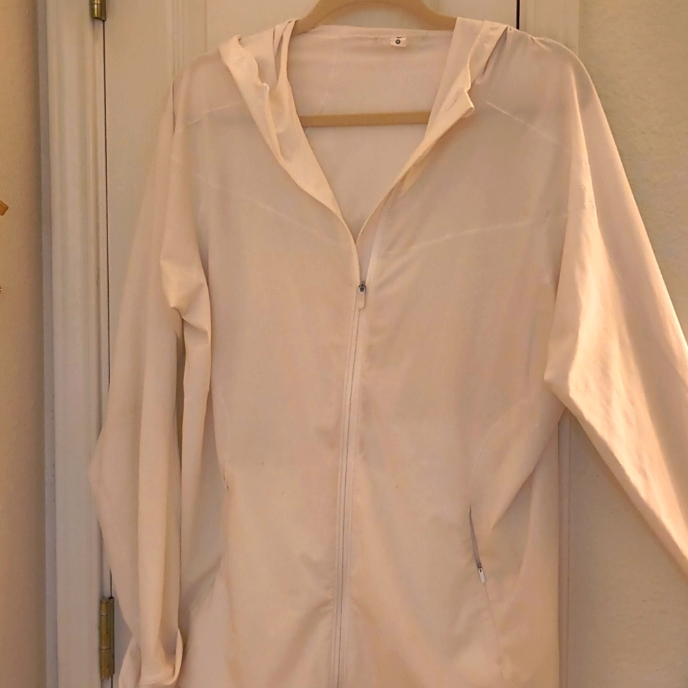 Lululemon Mist Over Windbreaker in White, 14